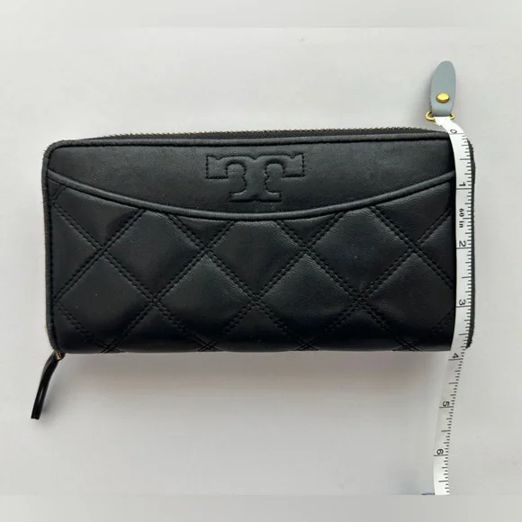 Authentic Tory Burch Savannah Continental Black Quilted Zip Wallet Women’s - Picture 8 of 9